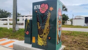 A signal box is decorated with a gator.