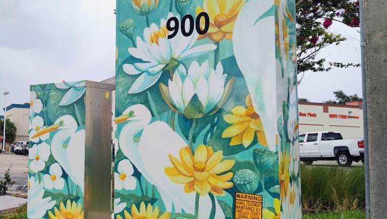 A signal box is decorated with a design of an egret.